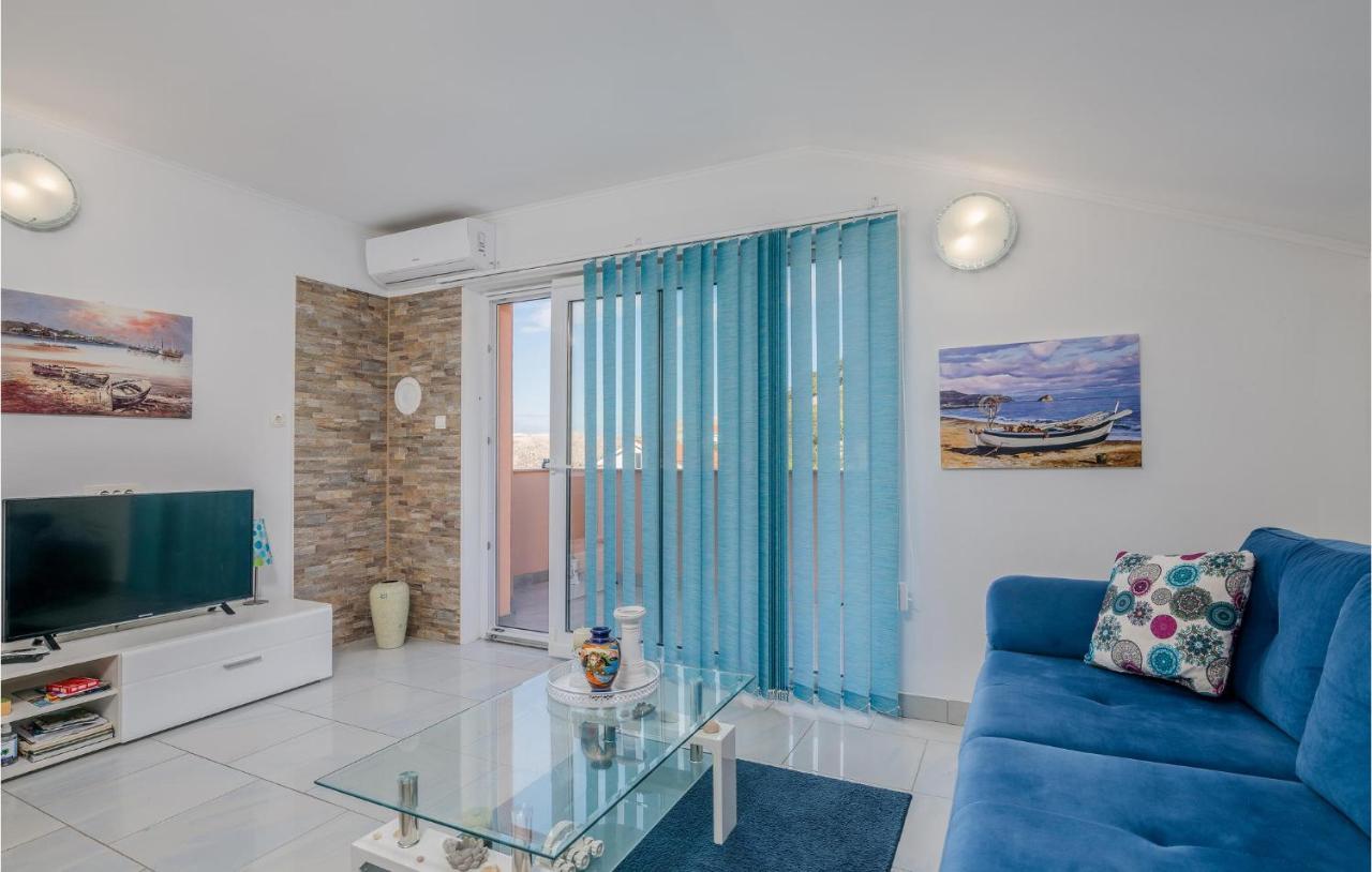 Nice Apartment In Stara Baska With Kitchen Kültér fotó