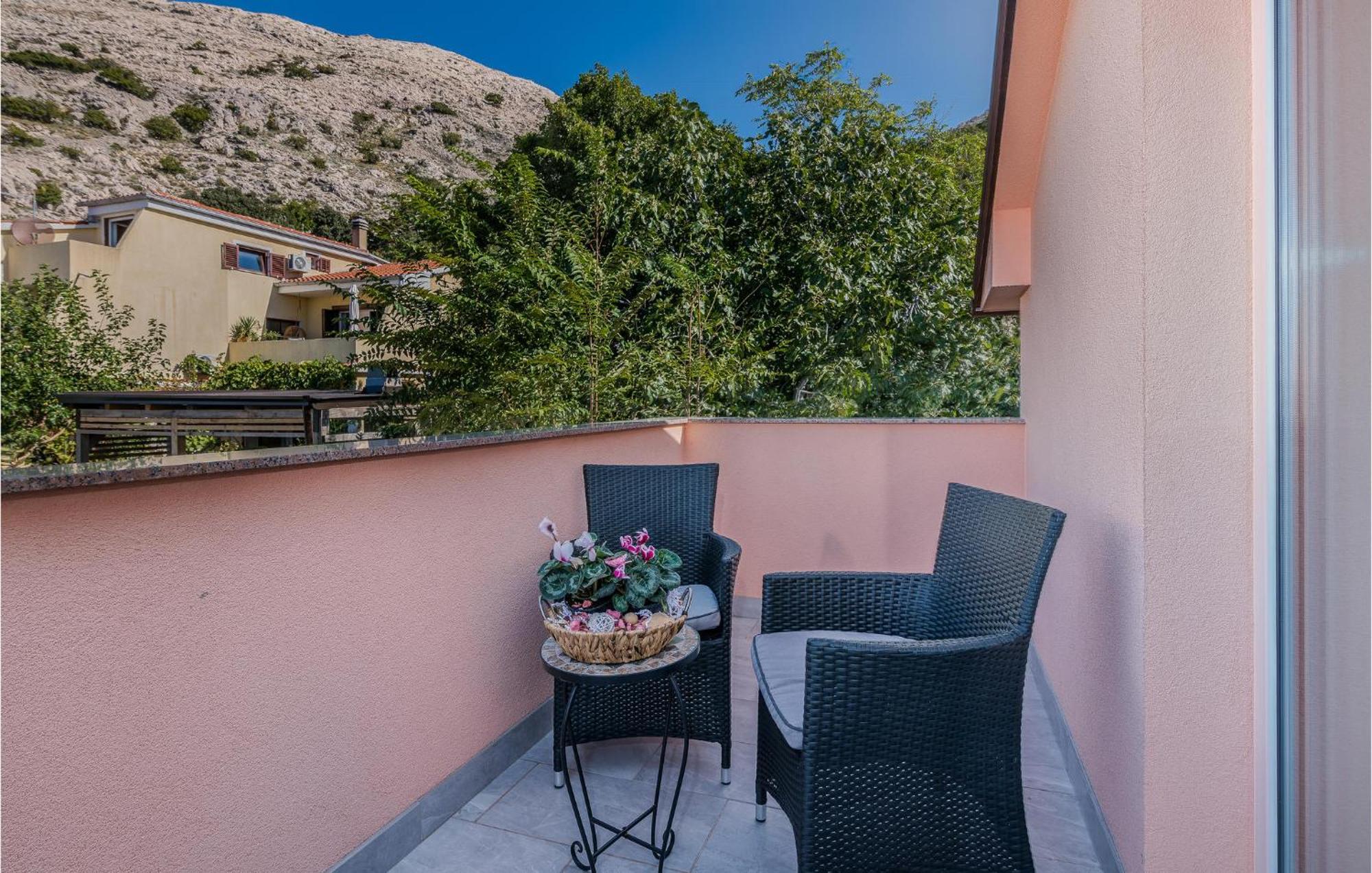 Nice Apartment In Stara Baska With Kitchen Kültér fotó
